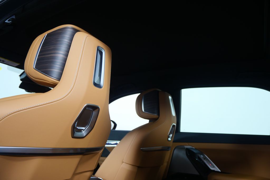 Thumbnail: 2025 BMW 7 Series - 18