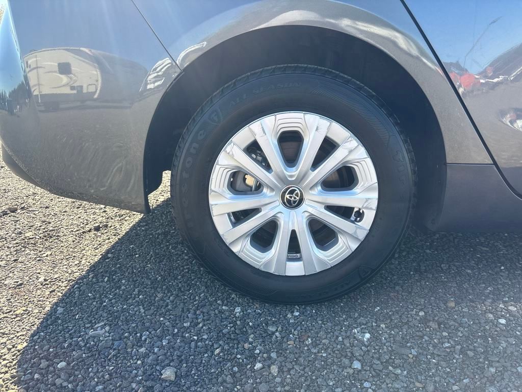 2022 Magnetic Gray Metallic Toyota Prius L FWD Hatchback