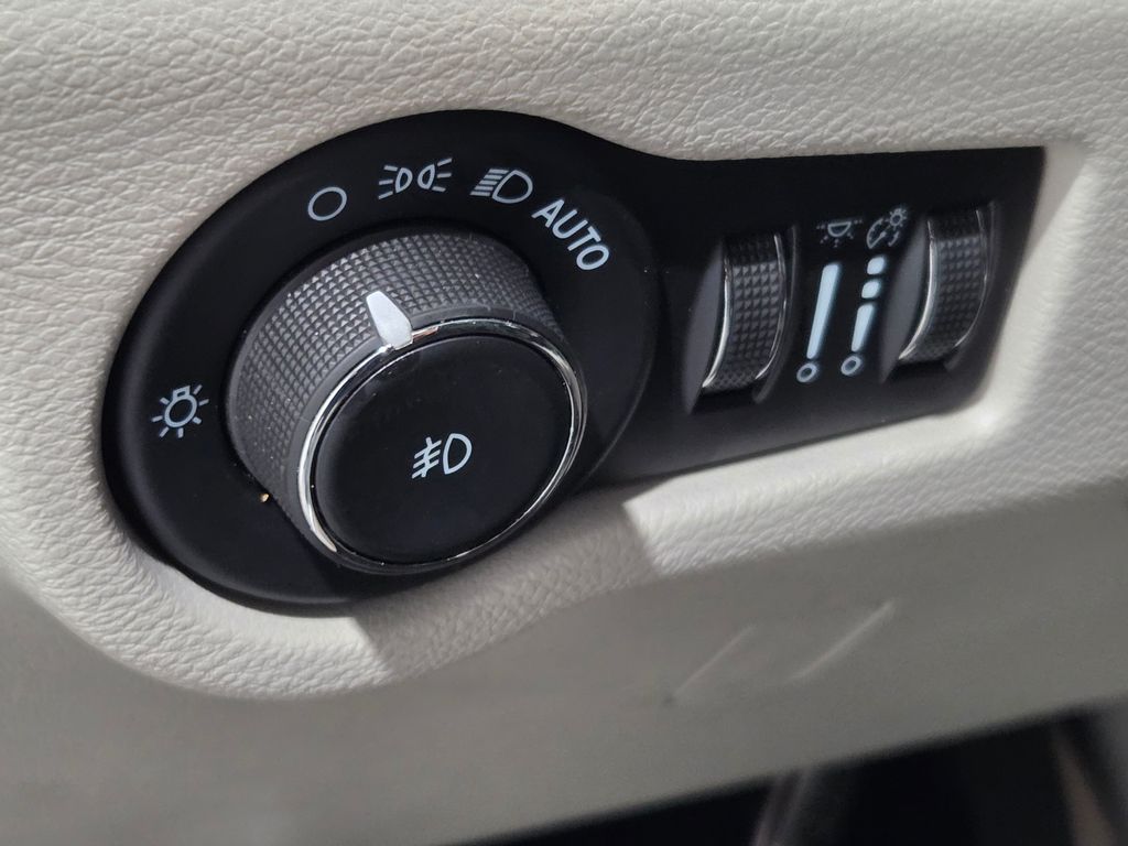 2021 Chrysler Pacifica Limited photo
