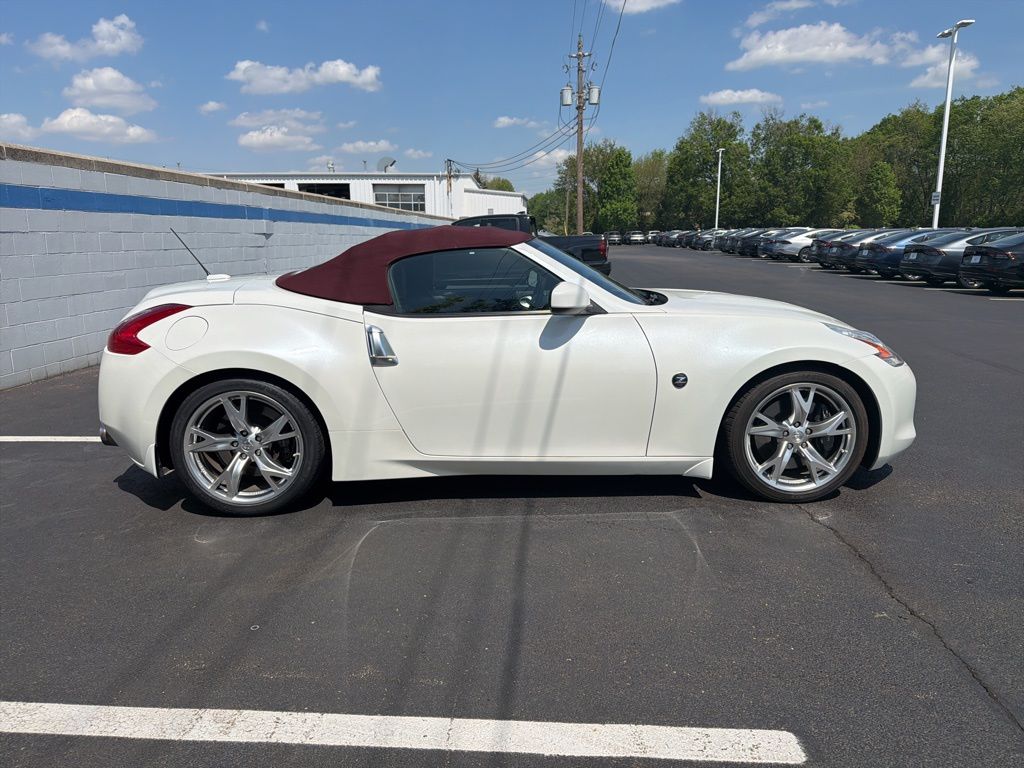 Thumbnail: 2010 Nissan Z - 6