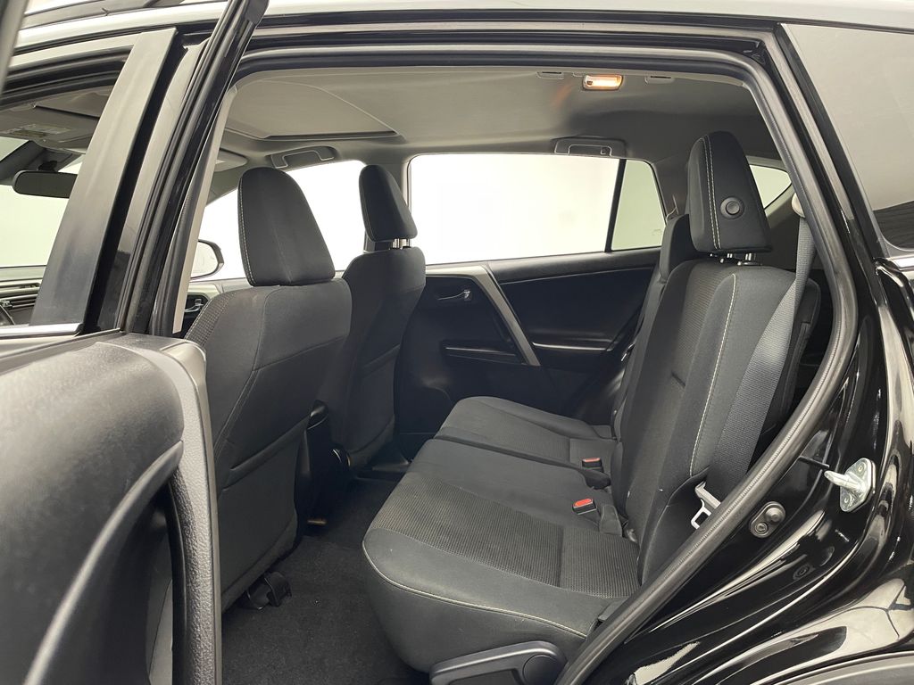 Thumbnail: 2018 Toyota RAV4 - 30