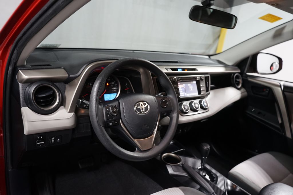 Thumbnail: 2014 Toyota RAV4 - 11