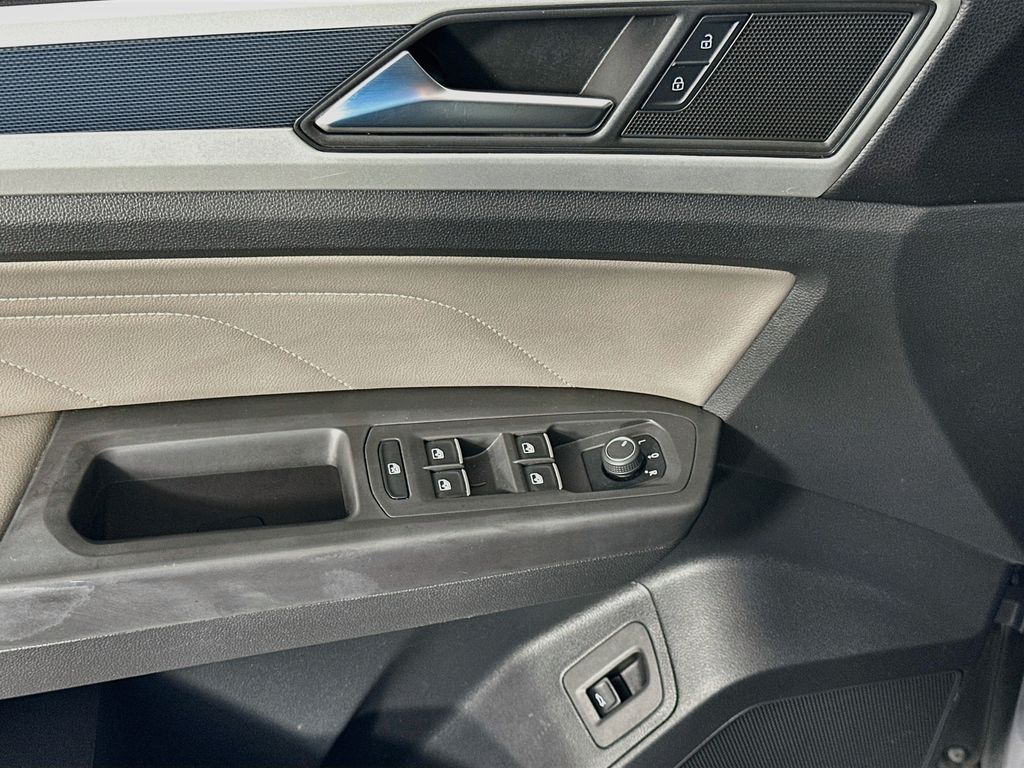 Thumbnail: 2023 Volkswagen Atlas - 17