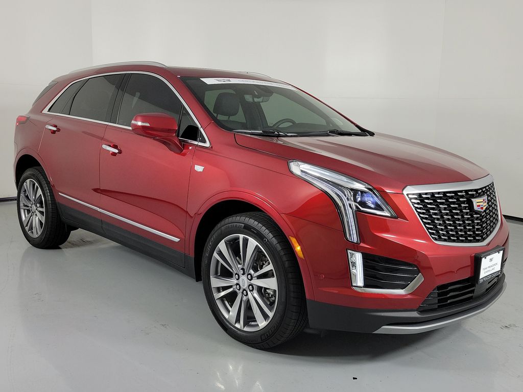 Radiant Red Tintcoat 2026 Cadillac XT5 SUV / Crossover Front-Wheel Drive 9-Speed Automatic