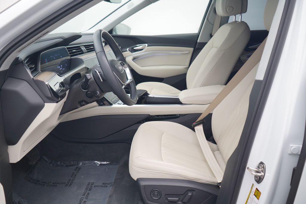 Thumbnail: 2024 Audi Q8 e-tron - 6