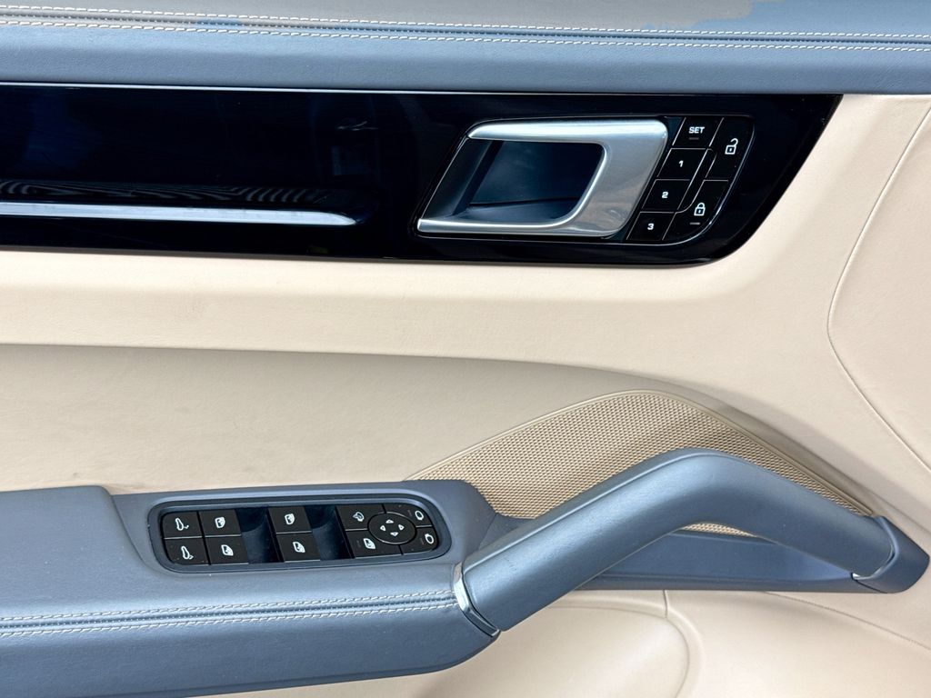 Thumbnail: 2019 Porsche Cayenne - 24