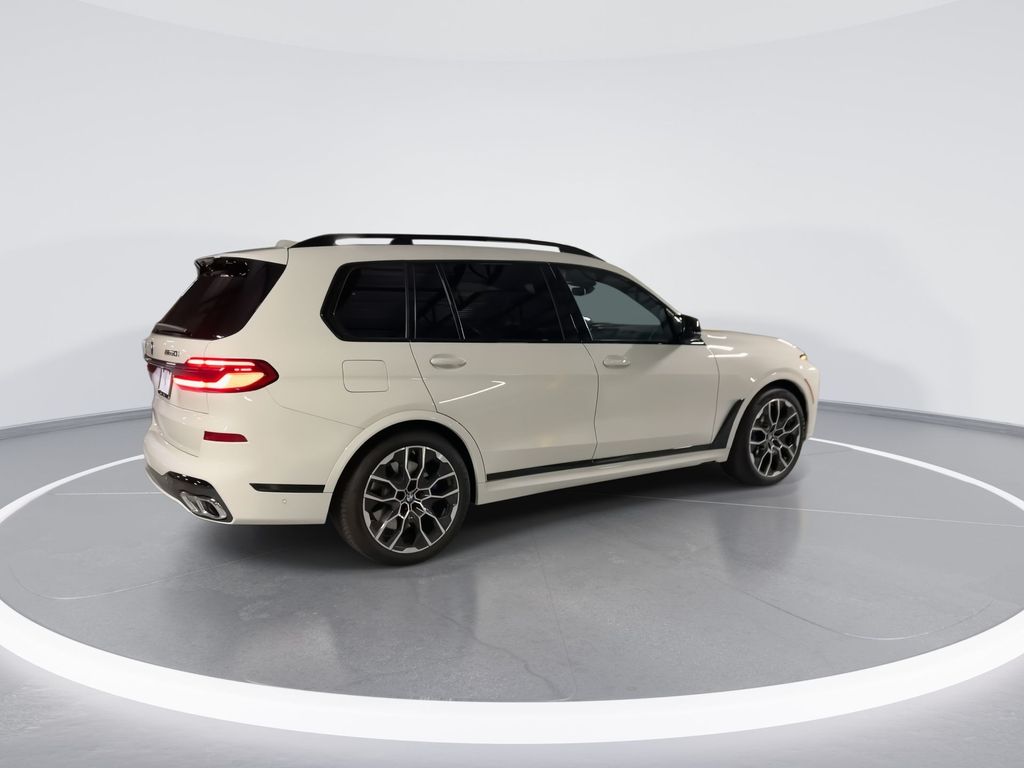 2025 BMW X7 M60i 8