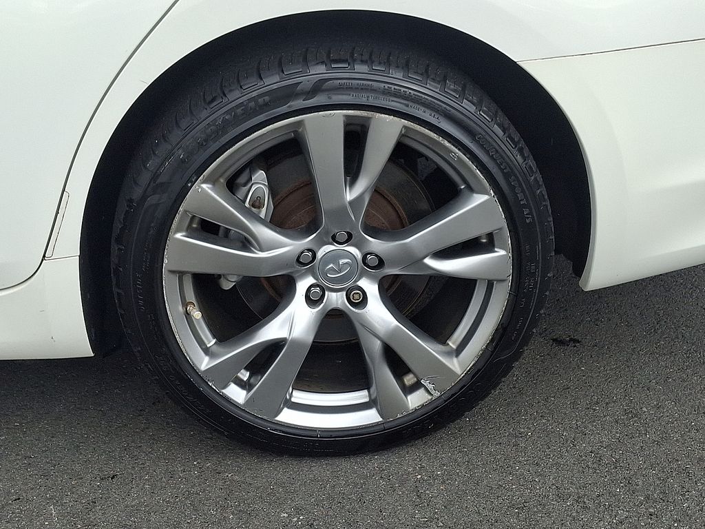 Thumbnail: 2015 INFINITI Q70 - 8