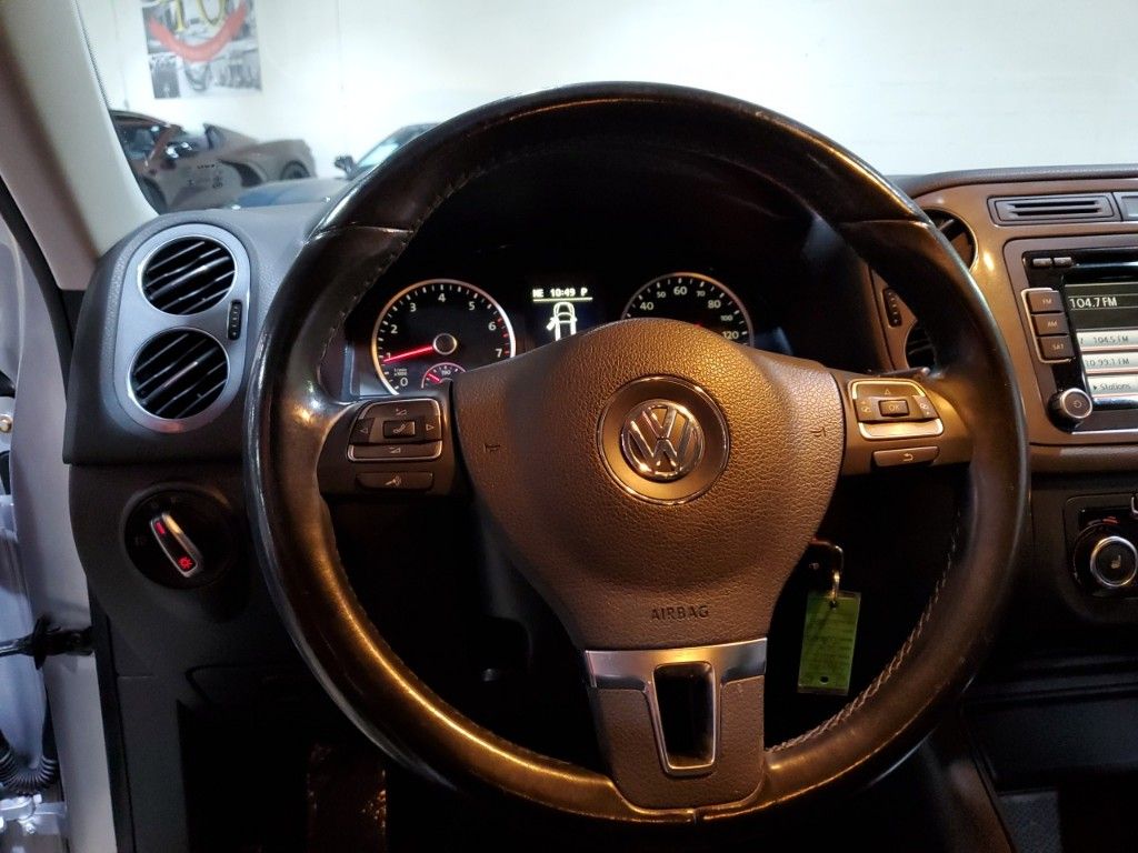 2012 Volkswagen Tiguan SE 28