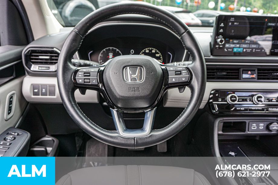 Used 2025 Silver Honda EX-L image 29