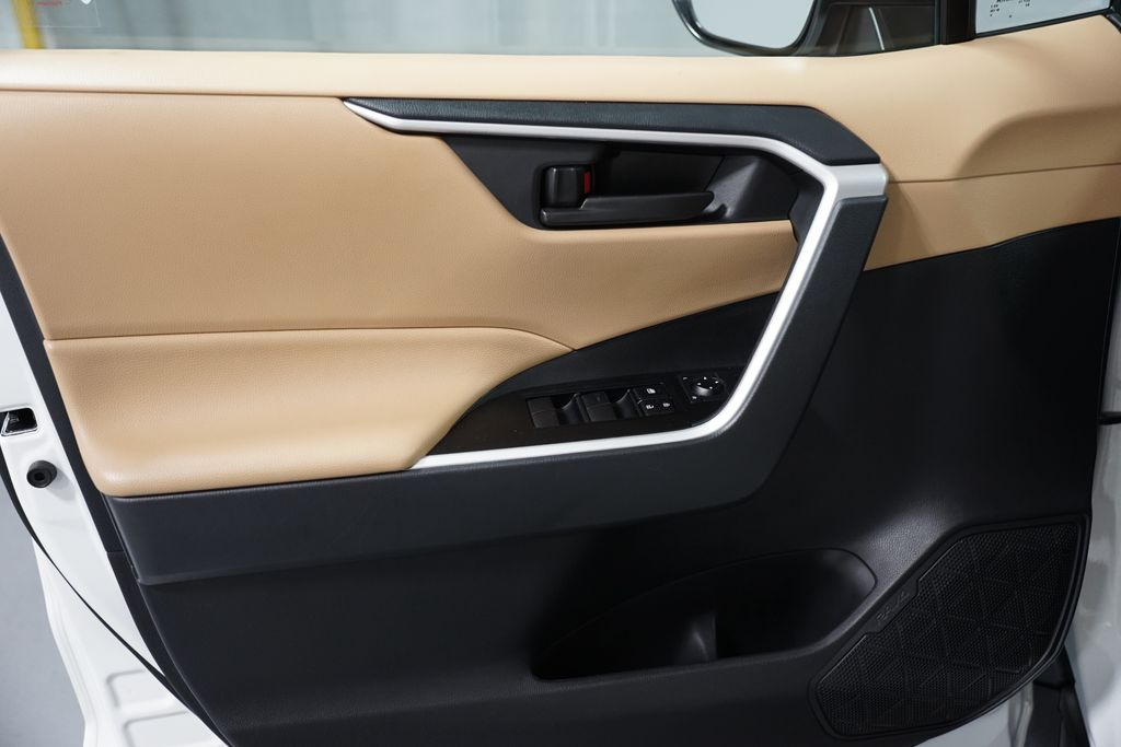 Thumbnail: 2025 Toyota RAV4 - 28