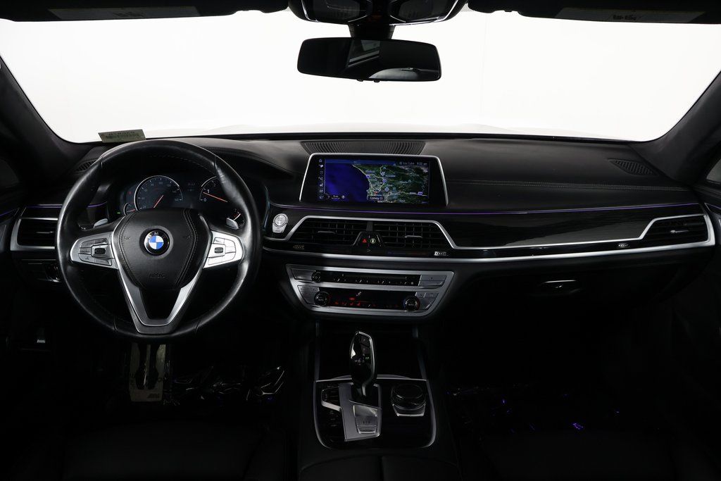 2017 BMW 7 Series 750i 8