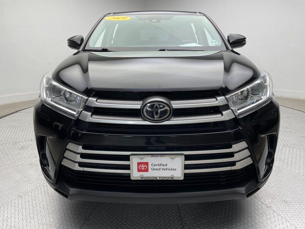 2019 Toyota Highlander LE 2