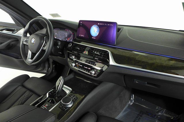 2022 BMW 5 Series 530i 13