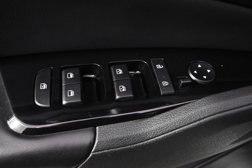 Used 2024 White Kia X-Line image 23