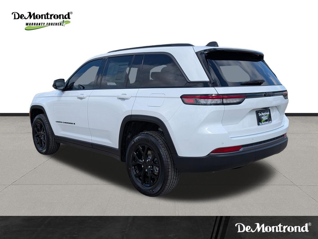 2026 Jeep Grand Cherokee Altitude White at Victoria Chrysler Dodge Jeep Ram