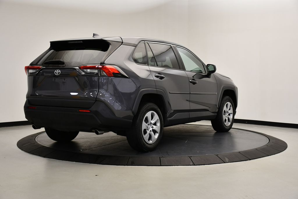 2022 Toyota RAV4 LE 5