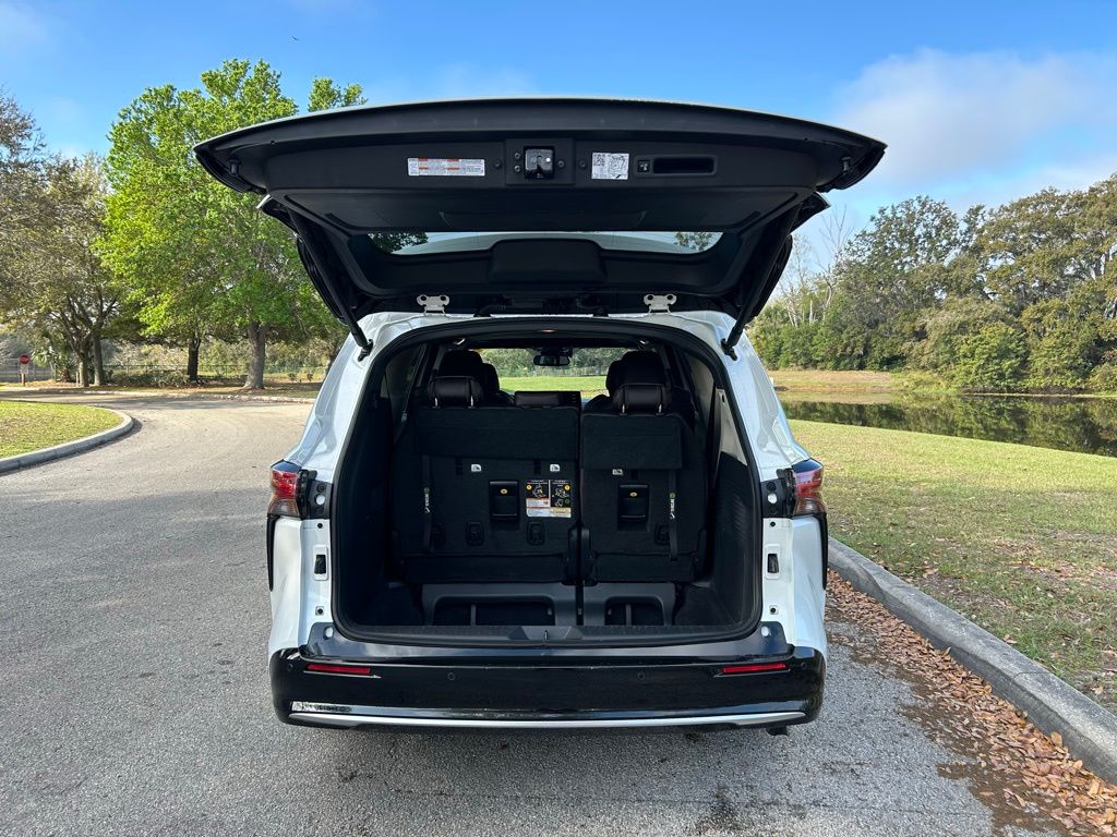 Thumbnail: 2023 Toyota Sienna - 10