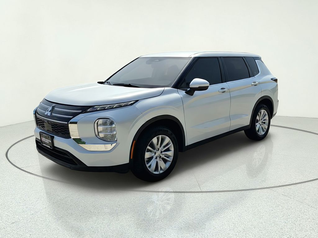 2025 Mitsubishi Outlander ES White at North Houston Mitsubishi