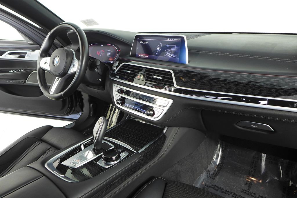 Thumbnail: 2022 BMW 7 Series - 13
