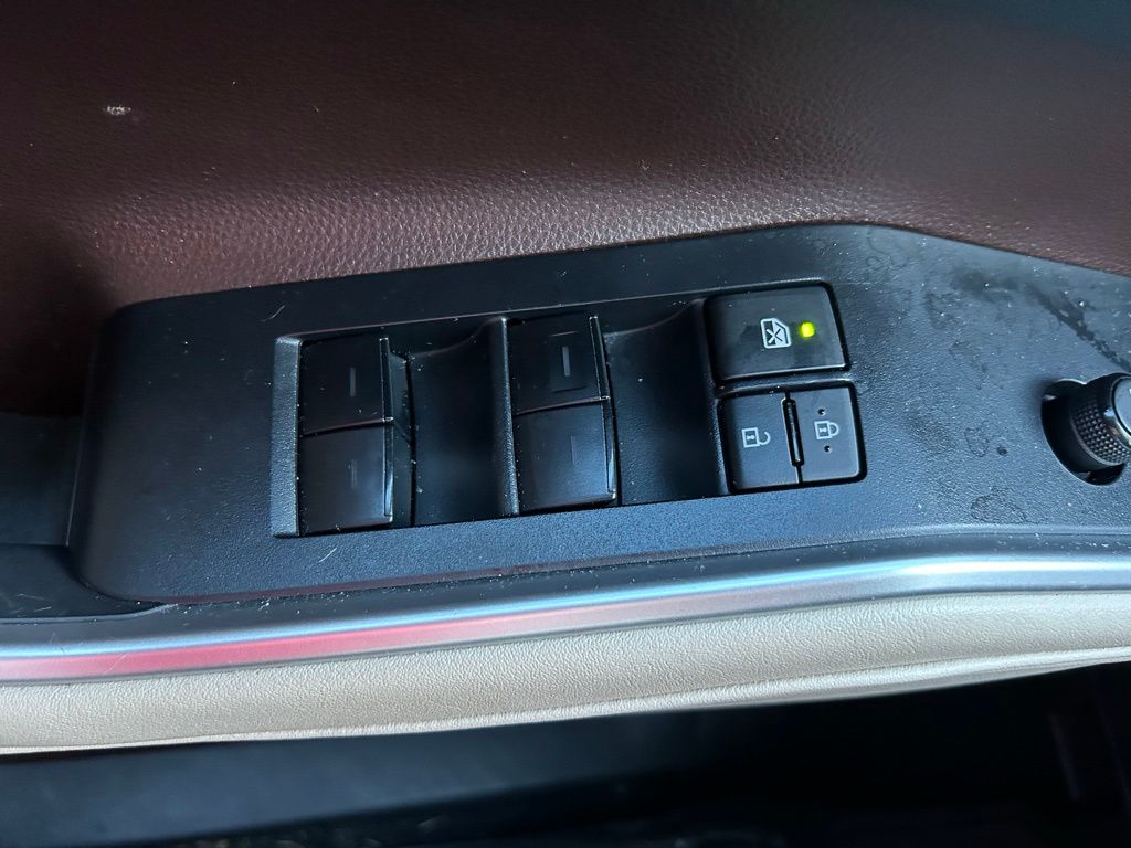 Thumbnail: 2022 Toyota Highlander - 18