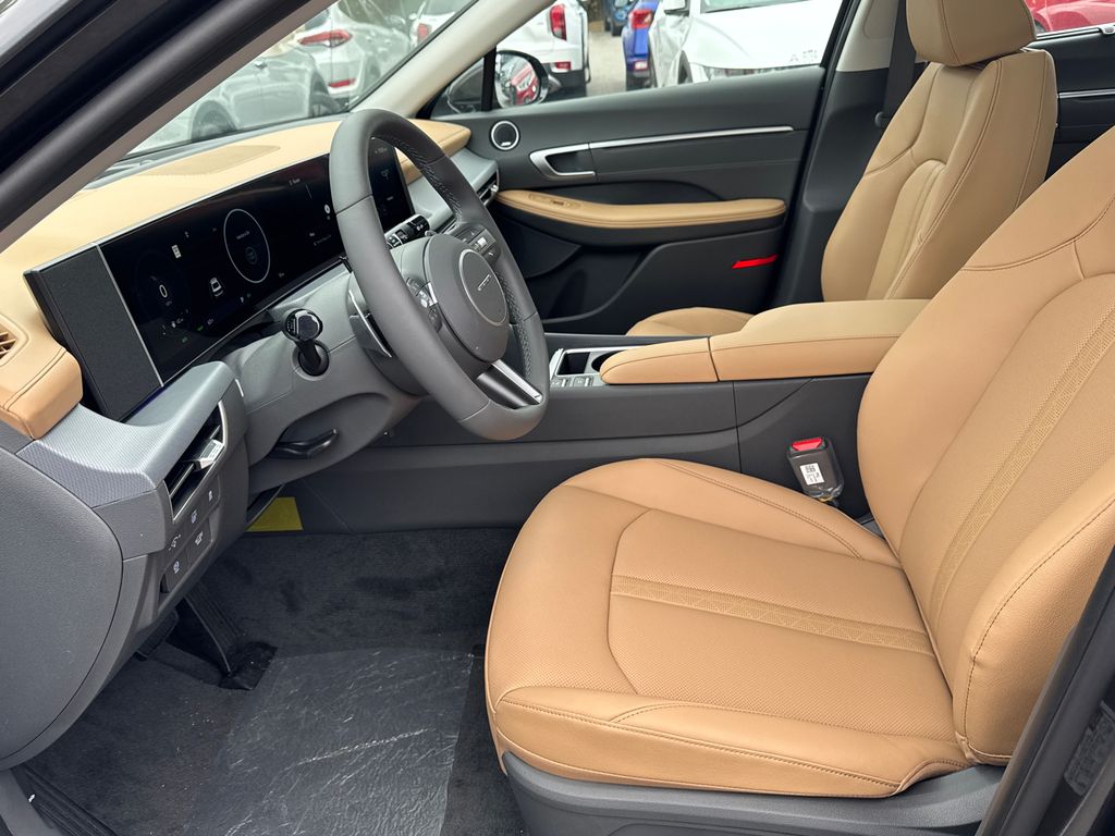 2025 Hyundai Sonata Hybrid Limited photo 9
