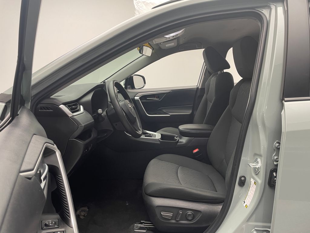 2023 Toyota RAV4 XLE 12