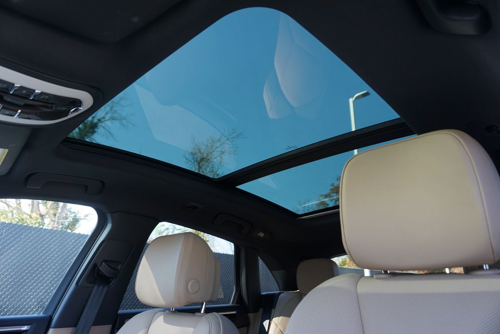 Thumbnail: 2024 Porsche Macan - 12