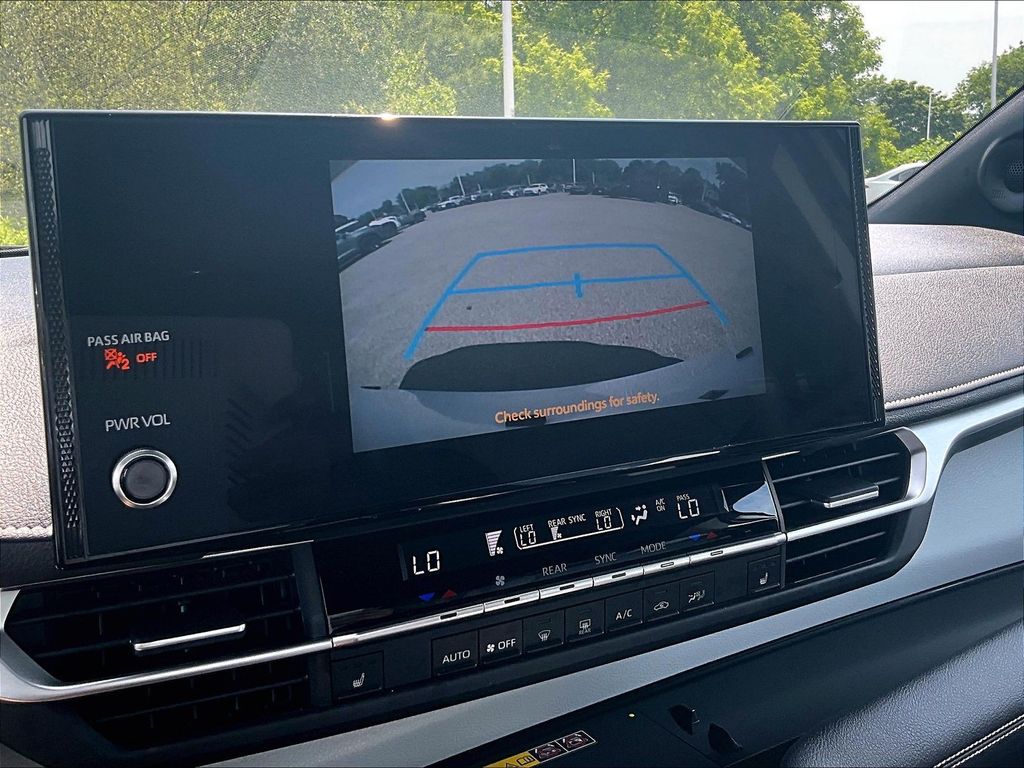 2025 Toyota Sienna — photo 19