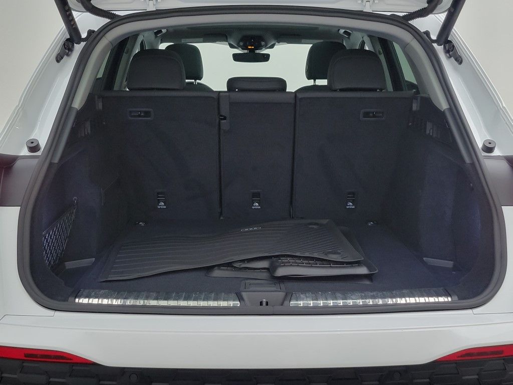 Thumbnail: 2025 Audi Q5 - 10