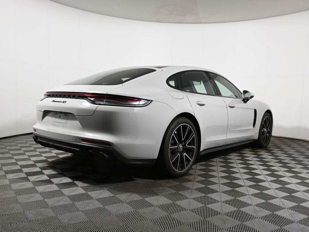 Thumbnail: 2023 Porsche Panamera - 11