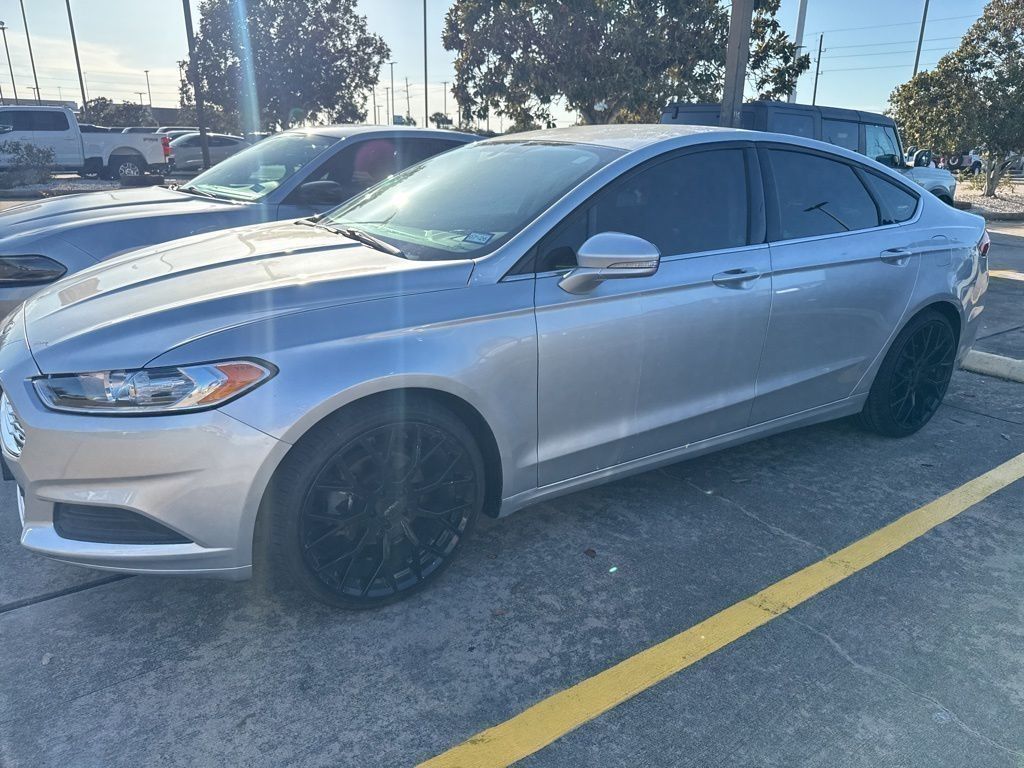 2016 Ford Fusion SE - 2