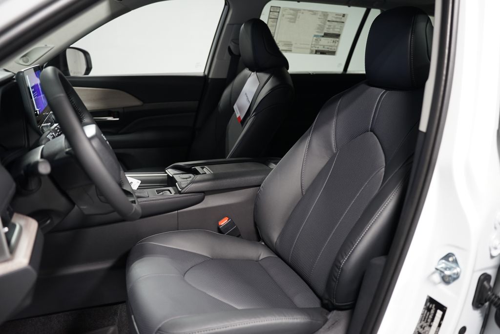 2025 Toyota Grand Highlander Limited 28