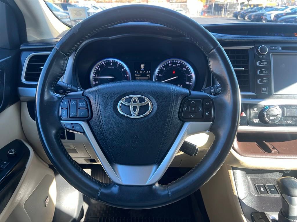 2016 Toyota Highlander Limited 14