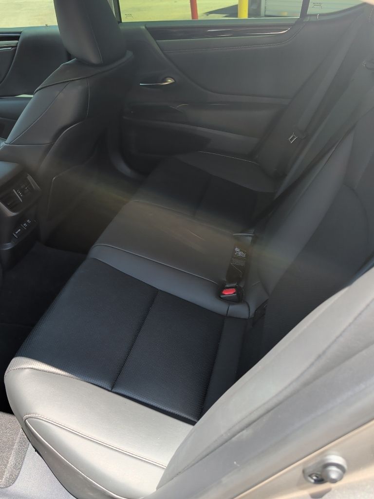 Thumbnail: 2021 Lexus ES - 5