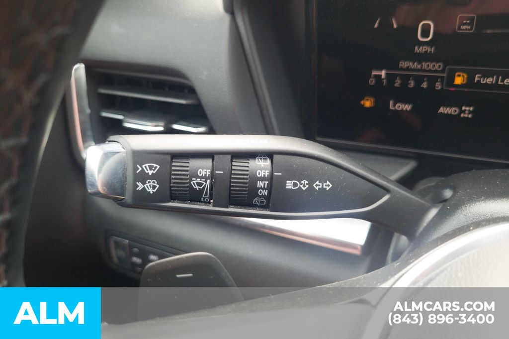 Used 2025 White GMC Elevation image 32