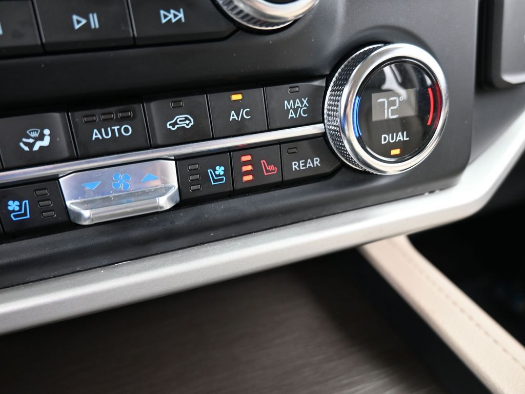 Used 2023 Silver Metallic Ford Limited image 26