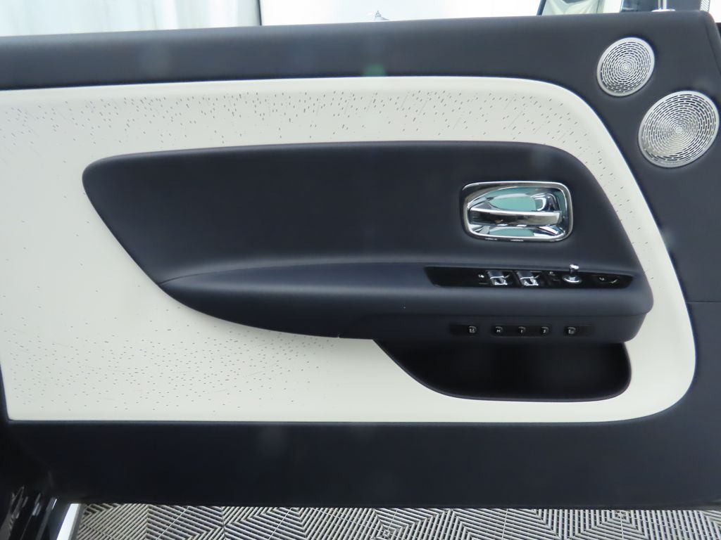 Thumbnail: 2026 Rolls-Royce Spectre - 25