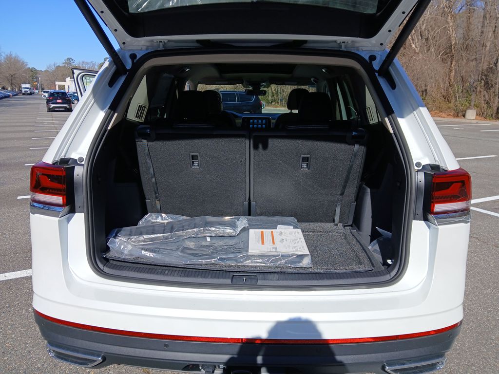 New 2026 White Volkswagen 2.0T SE w/Technology image 22