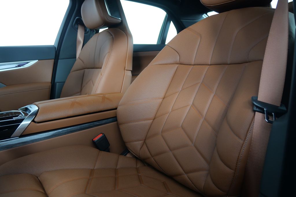 2025 BMW 7 Series 740i 9
