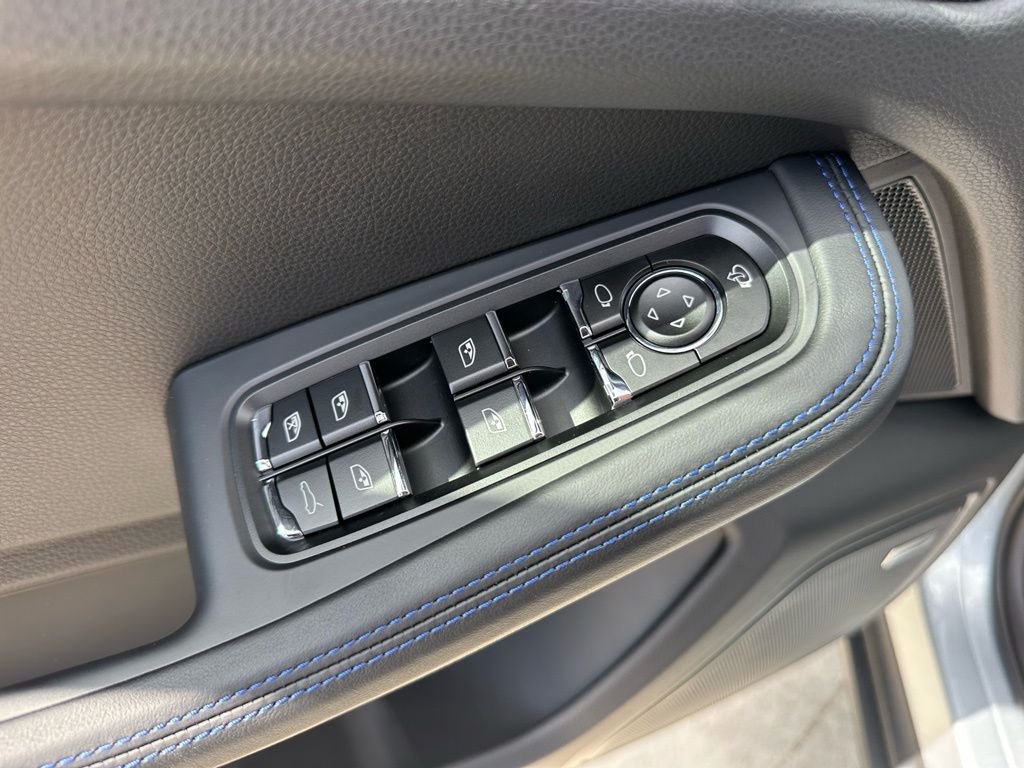 Thumbnail: 2026 Porsche Macan - 22