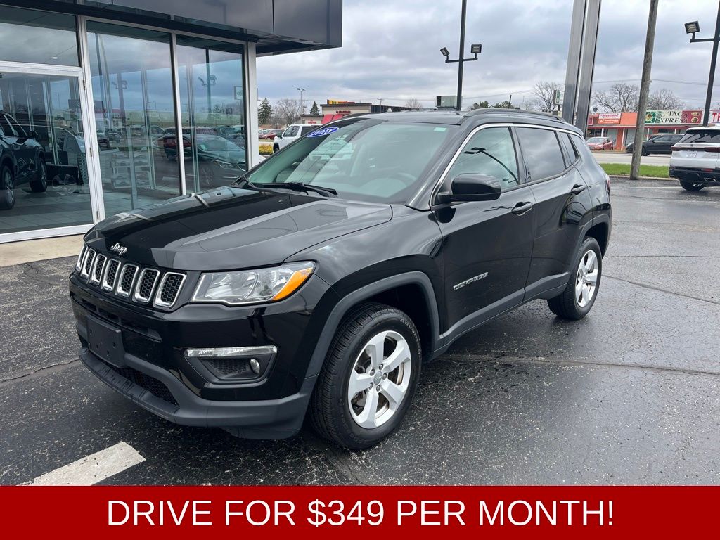 Diamond Black Crystal Pearlcoat 2018 Jeep Compass Latitude 4WD SUV / Crossover Four-Wheel Drive 9-Speed Automatic
