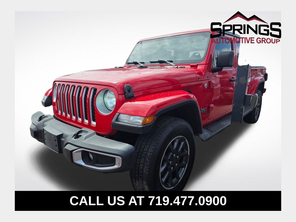 Firecracker Red Clearcoat 2021 Jeep Gladiator Pickup Truck Four-Wheel Drive 8-Speed Automatic