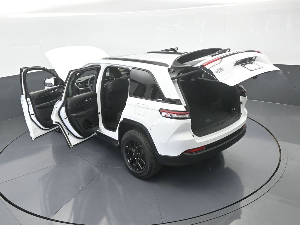 Used 2024 Bright White Clearcoat Jeep Altitude X image 72