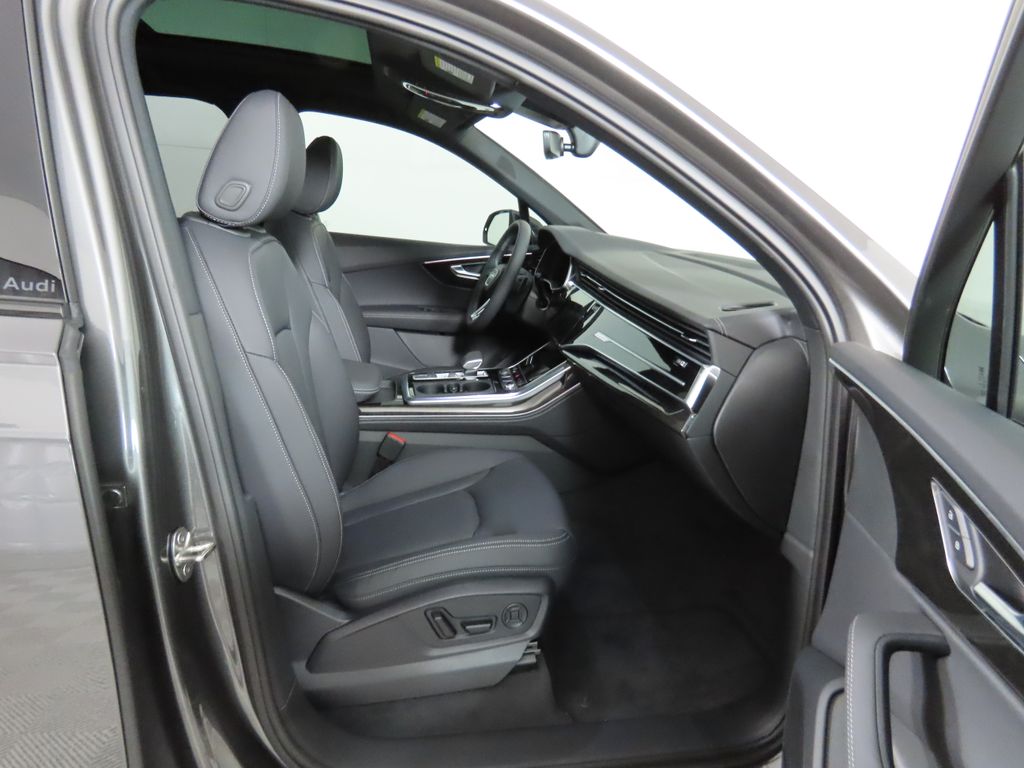 Thumbnail: 2025 Audi Q7 - 22