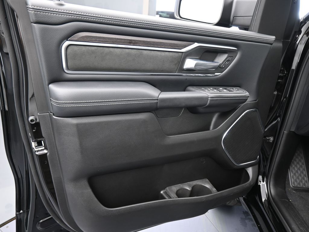 New 2026 Diamond Black Crystal Pearlcoat Ram Laramie image 17