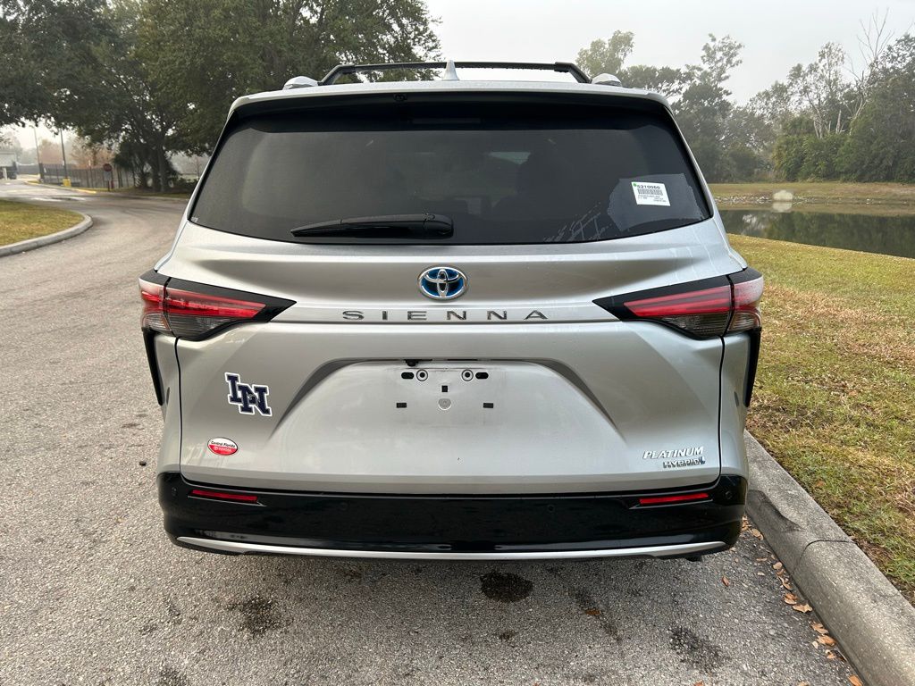 Thumbnail: 2024 Toyota Sienna - 4