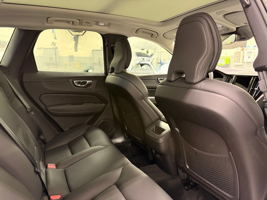 Thumbnail: 2023 Volvo XC60 - 25
