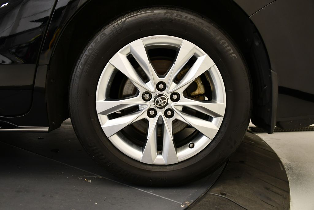 2023 Toyota Sienna XSE 13