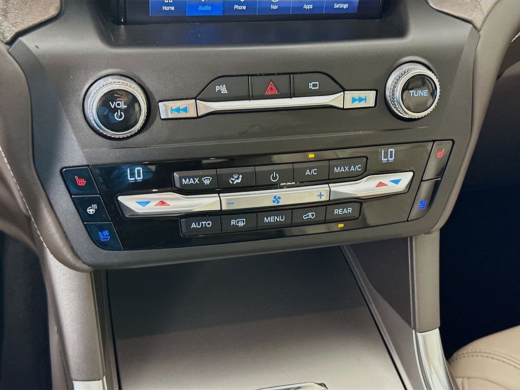 Thumbnail: 2020 Ford Explorer - 15